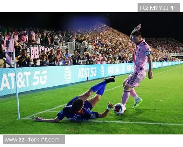 与足球明星亲密接触握手视频记录难忘瞬间 与足球明星亲密接触握手视频记录难忘瞬间