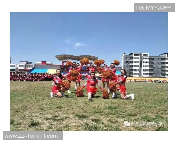 足球玩偶挂件点亮你的生活让每一天都充满激情与快乐